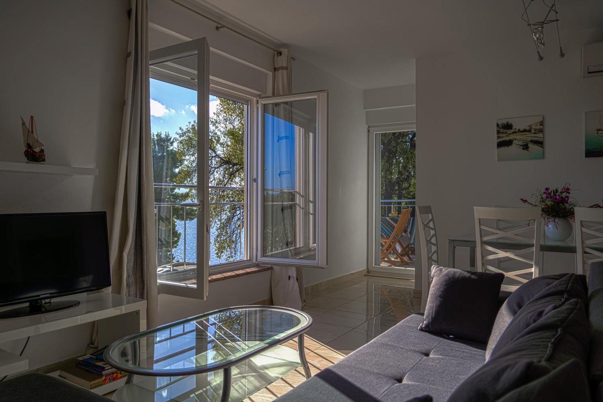 Sara & Nina Apartment Omis